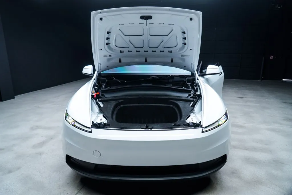 Tesla Model Y photo 8