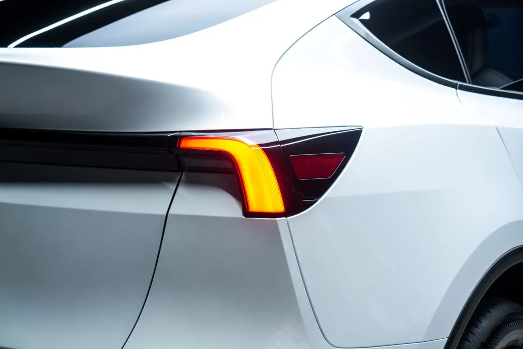 Tesla Model Y photo 18