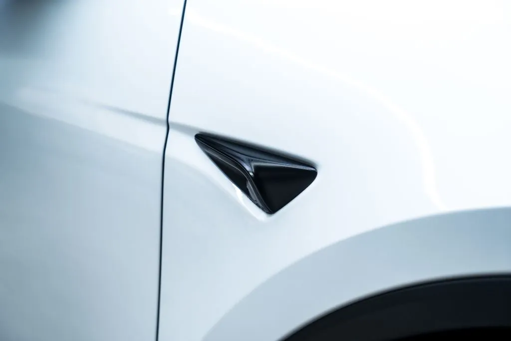Tesla Model Y photo 14