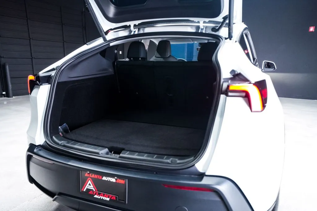 Tesla Model Y photo 40
