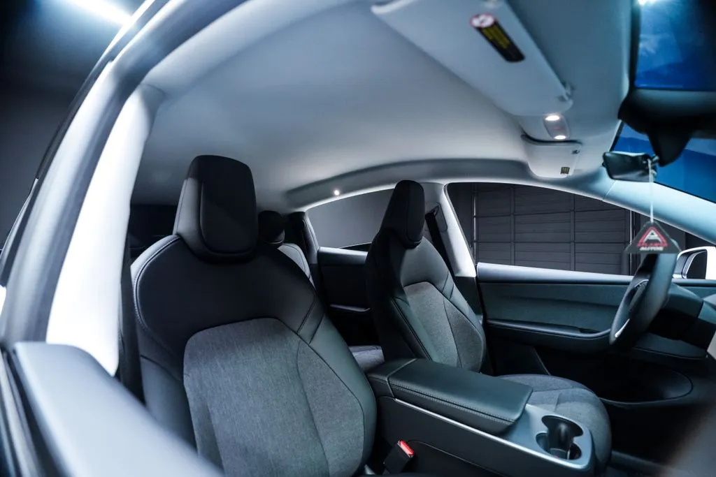 Tesla Model Y photo 35
