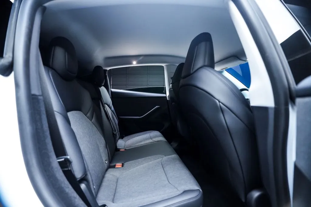 Tesla Model Y photo 37