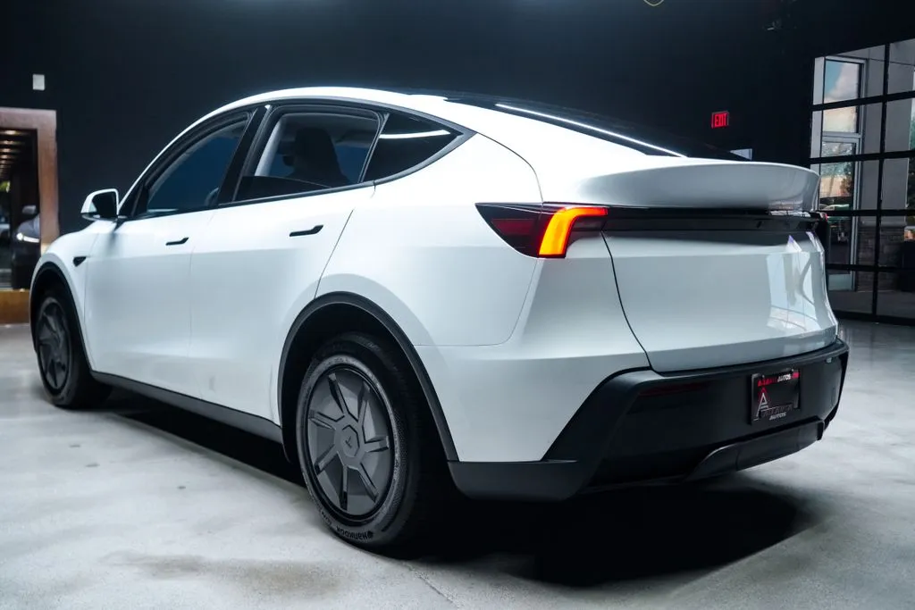 Tesla Model Y photo 21