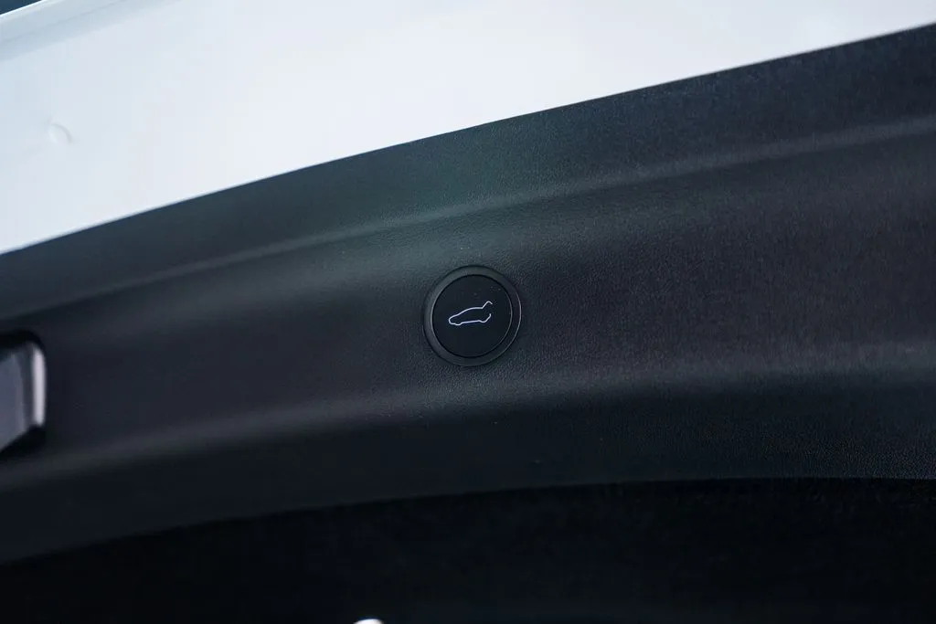 Tesla Model Y photo 41