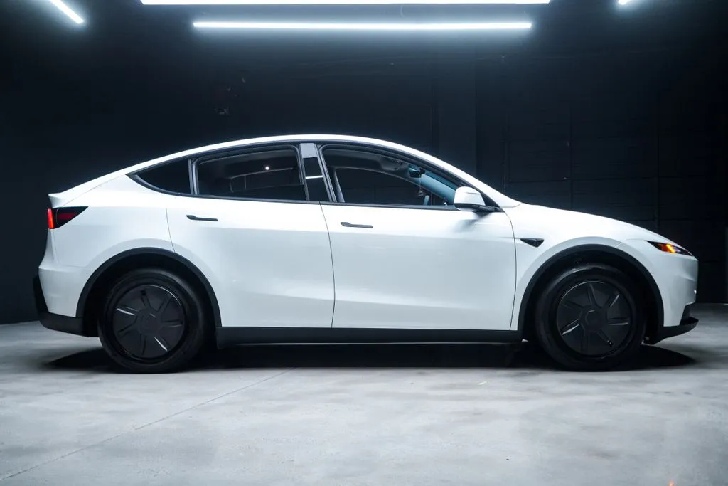 Tesla Model Y photo 10