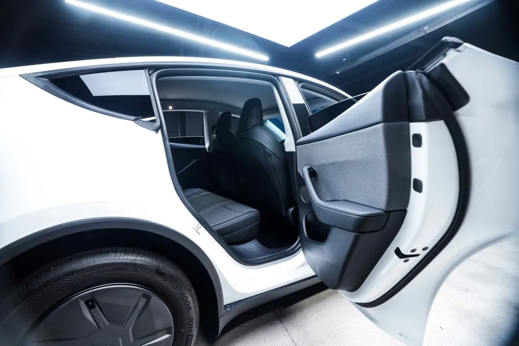 Tesla Model Y photo 39