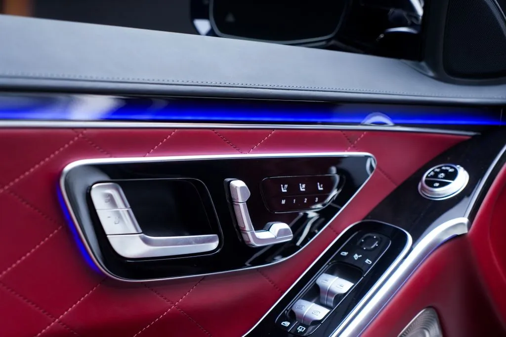 Mercedes-Benz S-Class photo 26