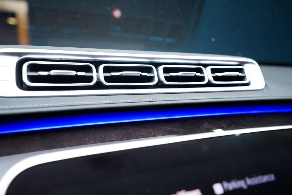 Mercedes-Benz S-Class photo 38