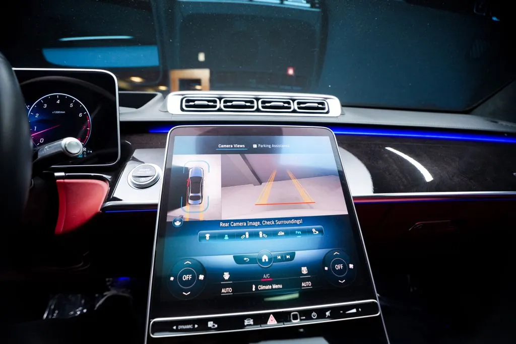 Mercedes-Benz S-Class photo 36
