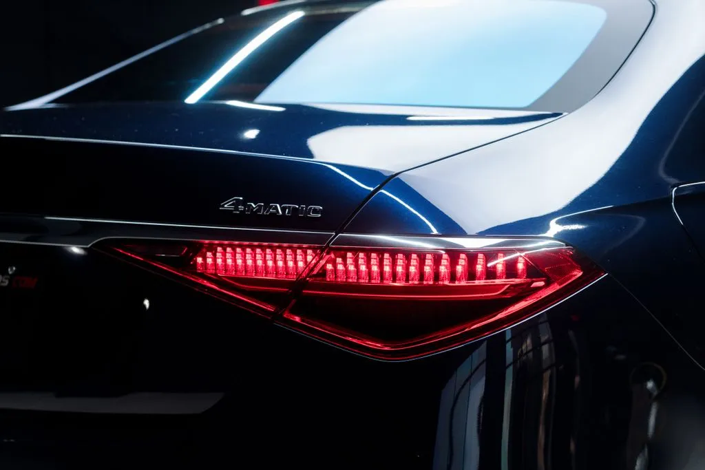 Mercedes-Benz S-Class photo 17