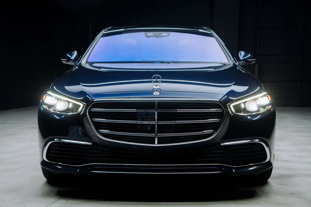 Mercedes-Benz S-Class photo 3