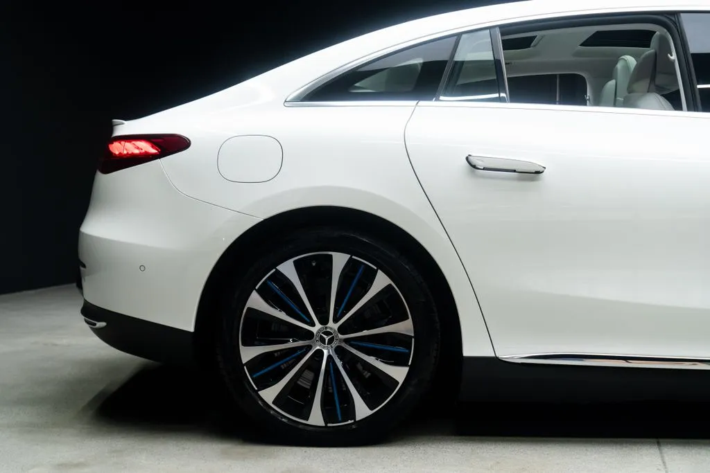 Mercedes-Benz EQE photo 16