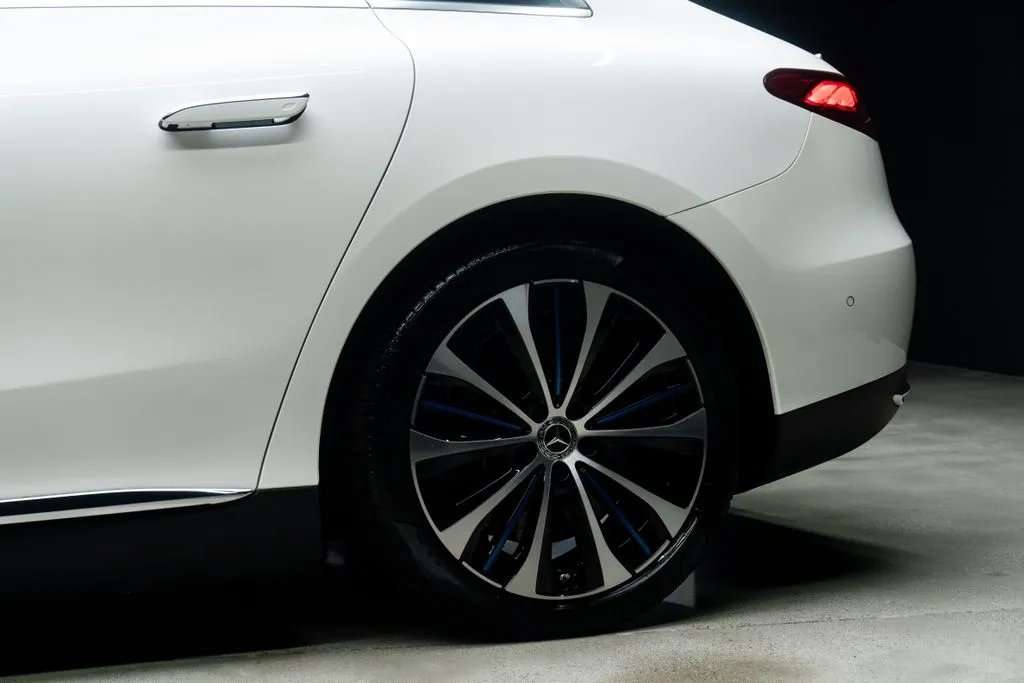 Mercedes-Benz EQE photo 26