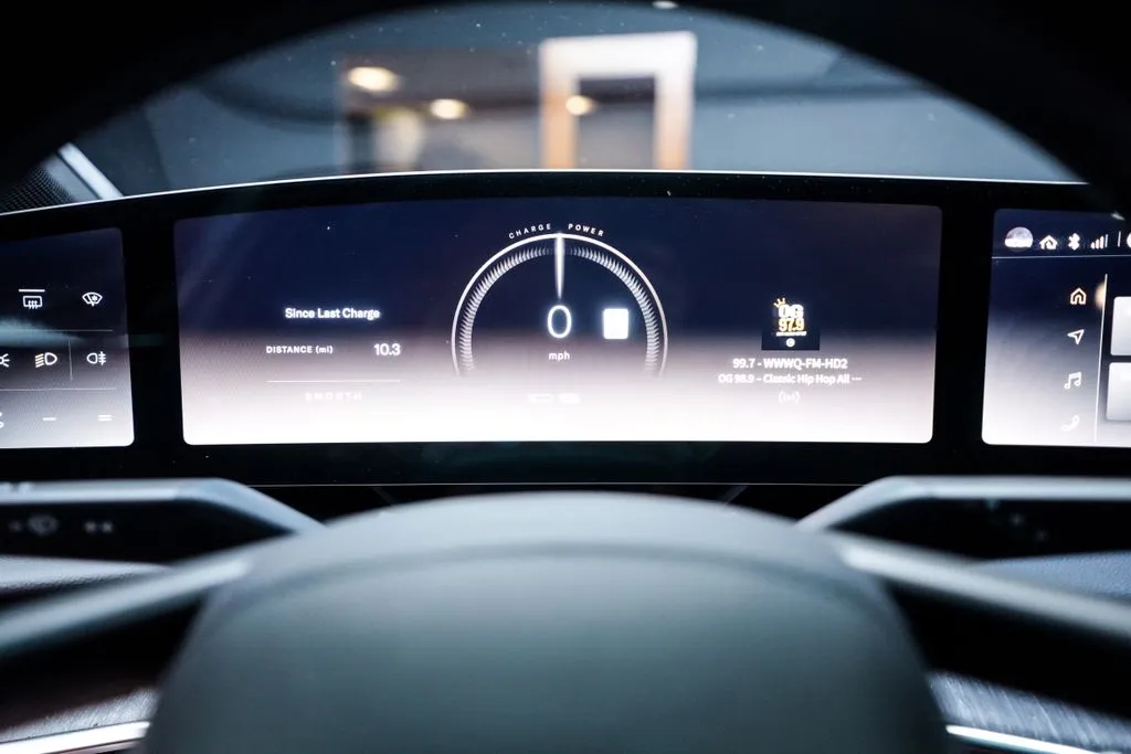 Lucid Air photo 31