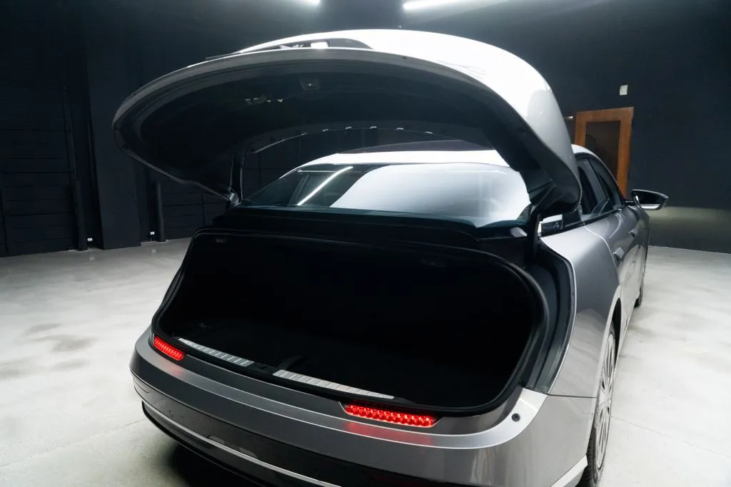 Lucid Air photo 49