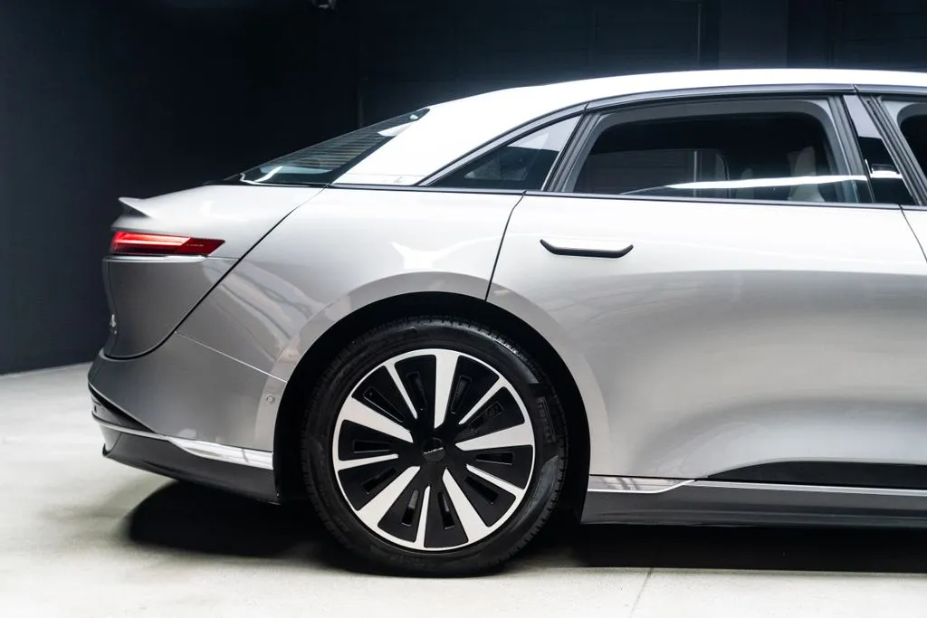Lucid Air photo 15
