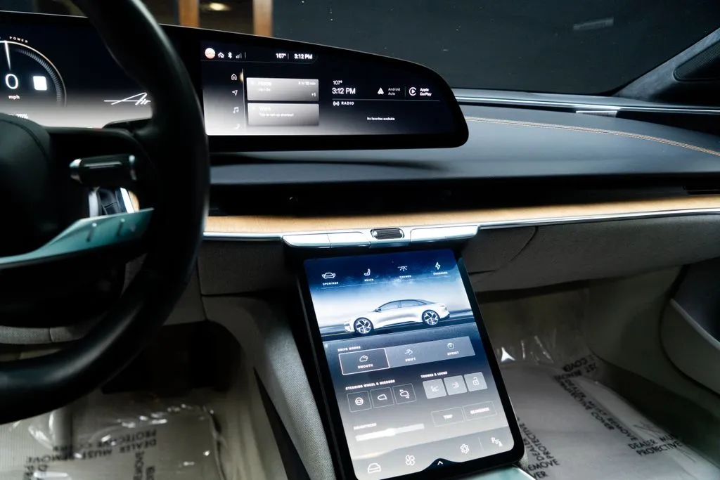 Lucid Air photo 34