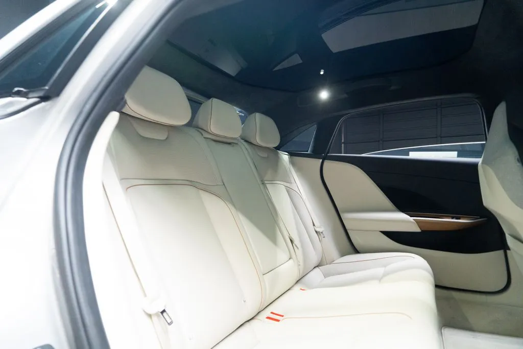 Lucid Air photo 47