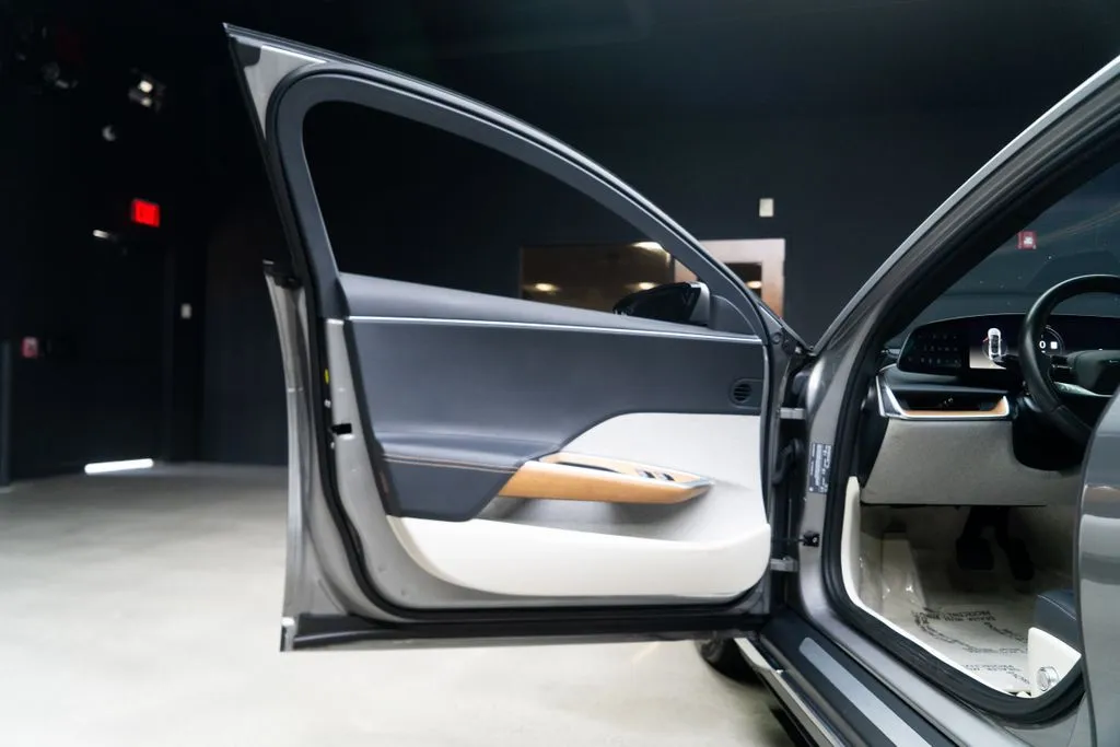 Lucid Air photo 25