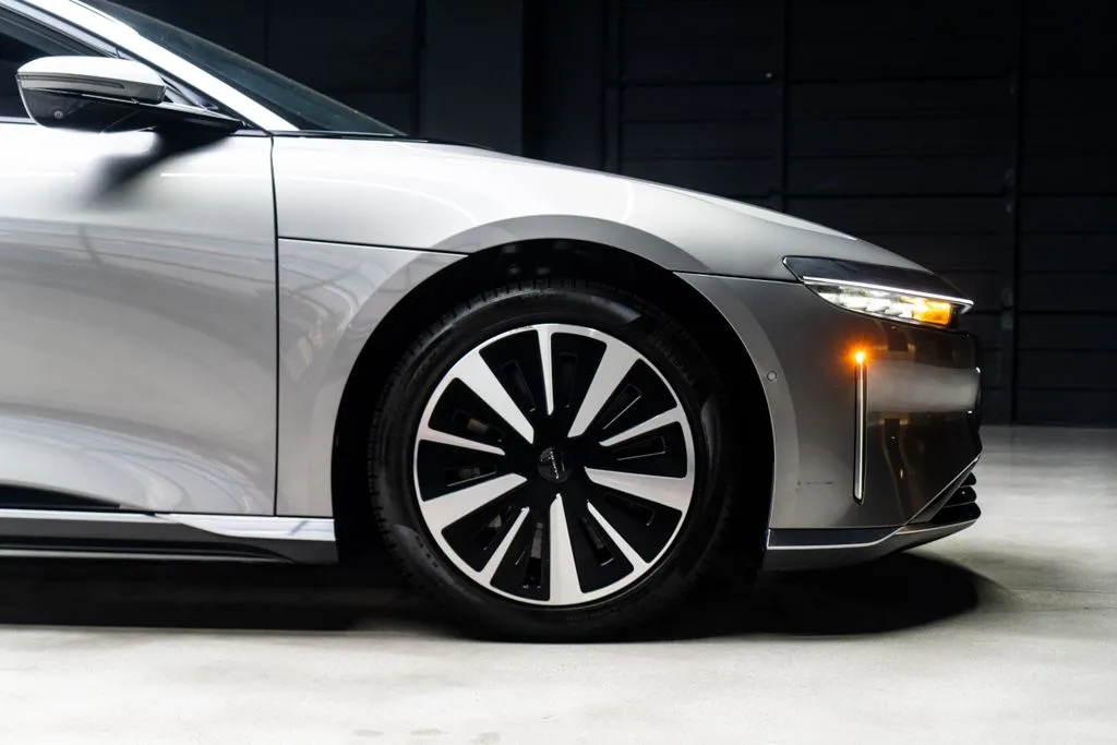 Lucid Air photo 12