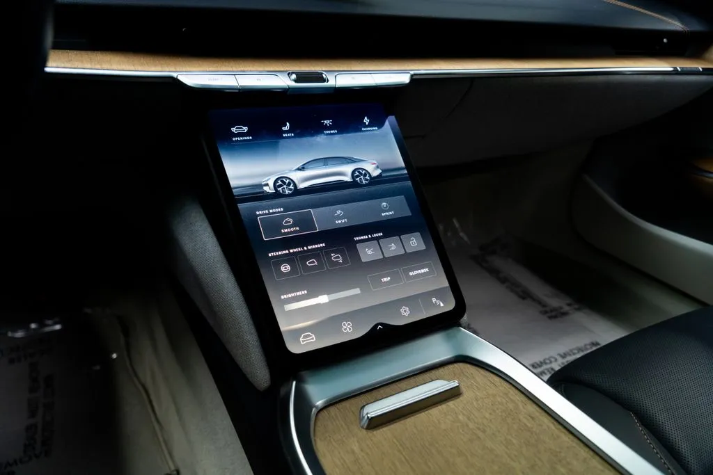 Lucid Air photo 37