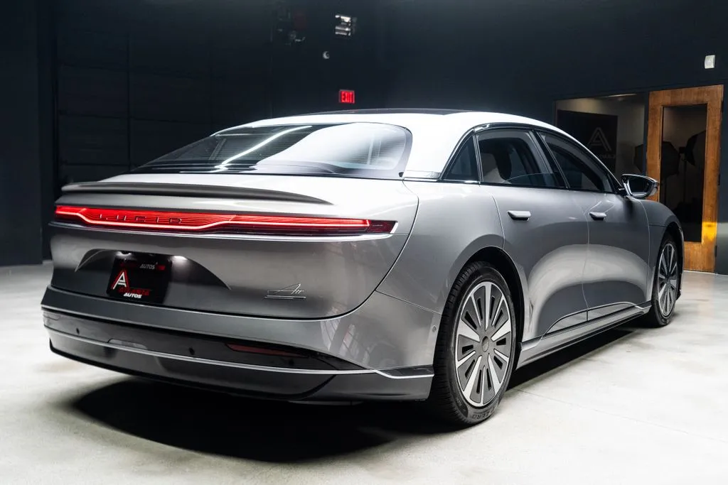 Lucid Air photo 17