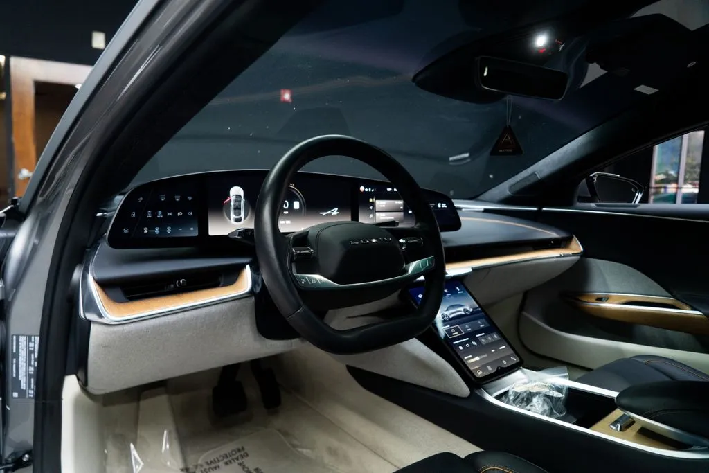 Lucid Air photo 28