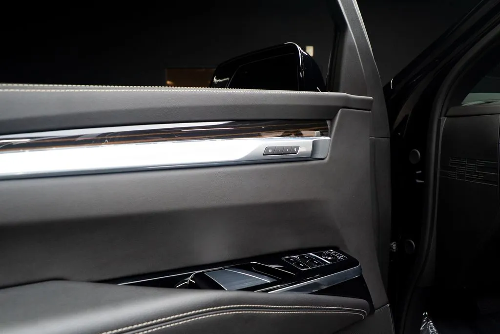 Cadillac Escalade ESV photo 27
