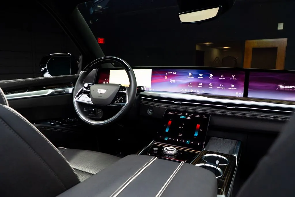 Cadillac Escalade ESV photo 47