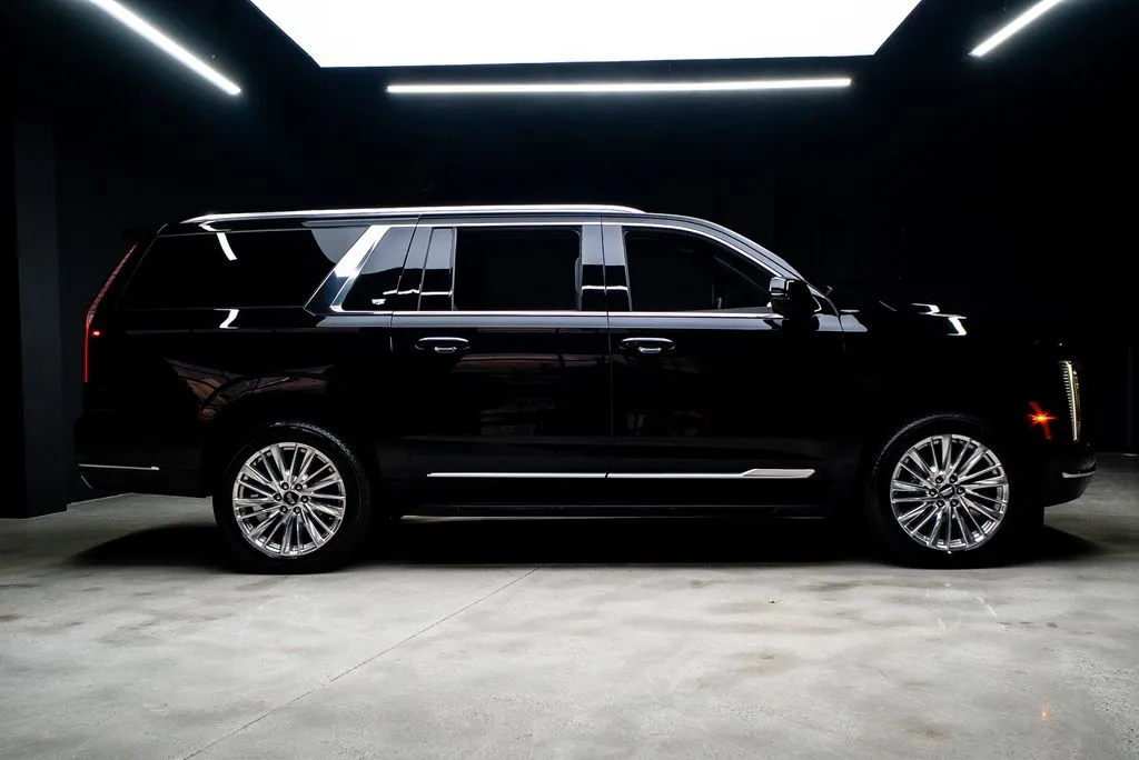 Cadillac Escalade ESV photo 10