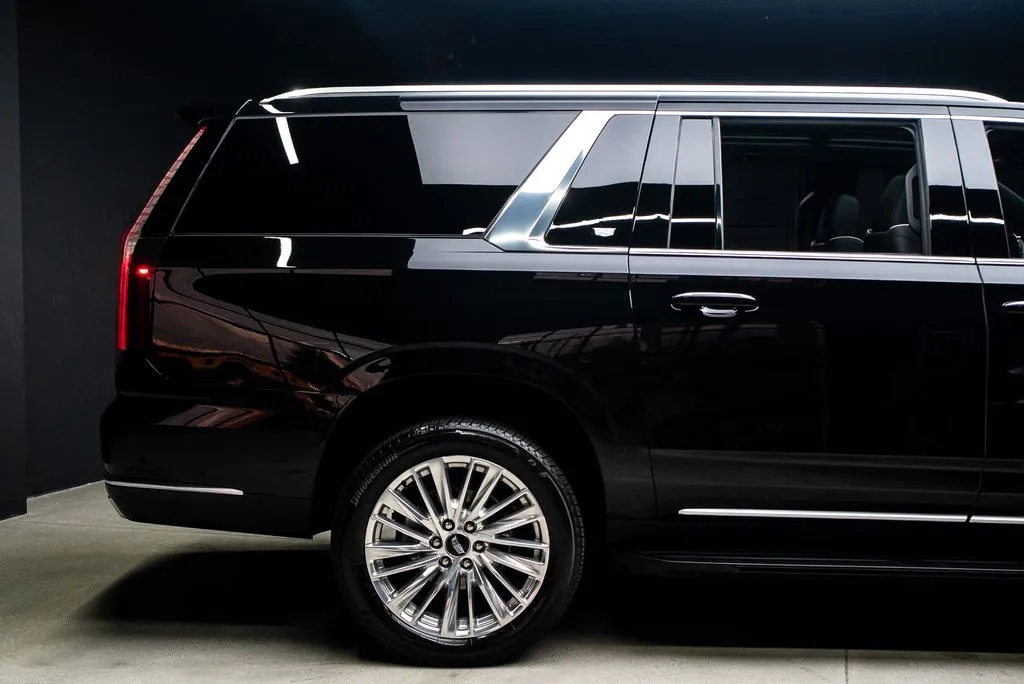 Cadillac Escalade ESV photo 16