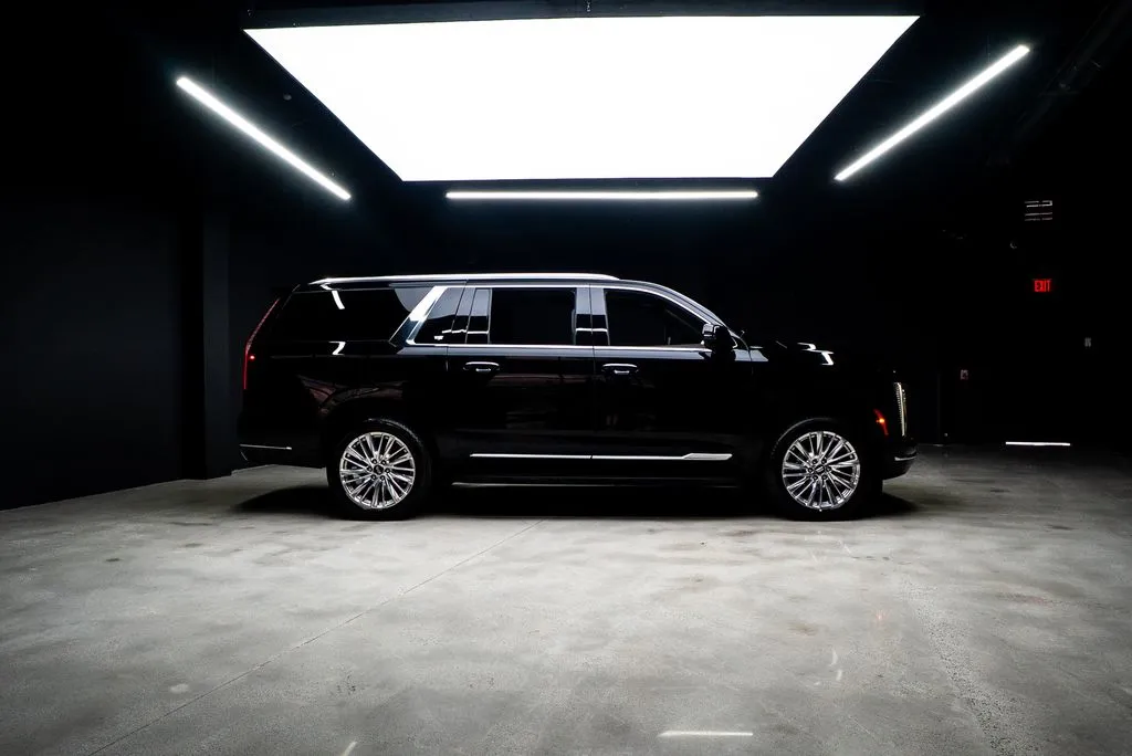 Cadillac Escalade ESV photo 11