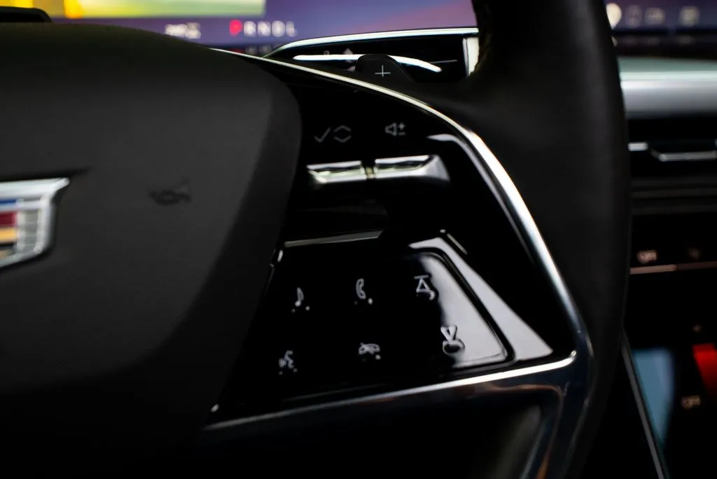 Cadillac Escalade ESV photo 36
