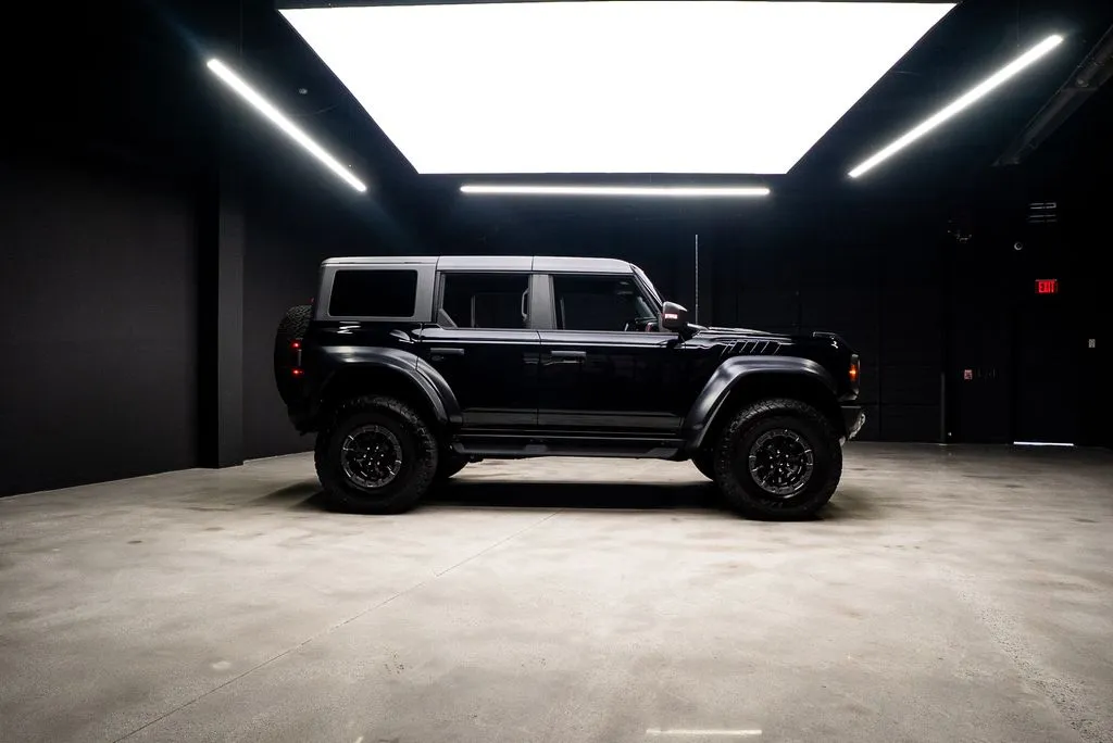 Ford Bronco photo 14