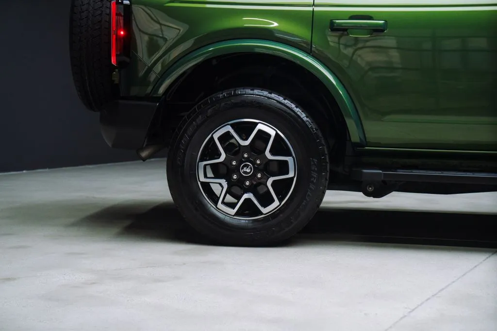 Ford Bronco photo 16