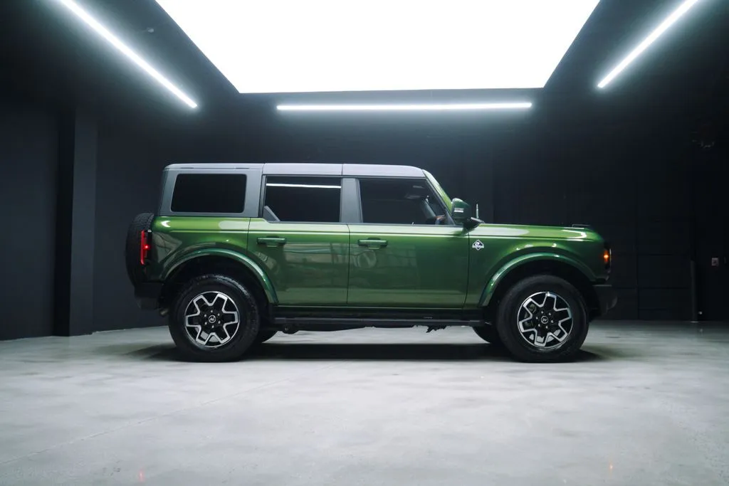 Ford Bronco photo 14