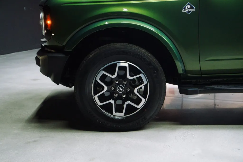 Ford Bronco photo 24