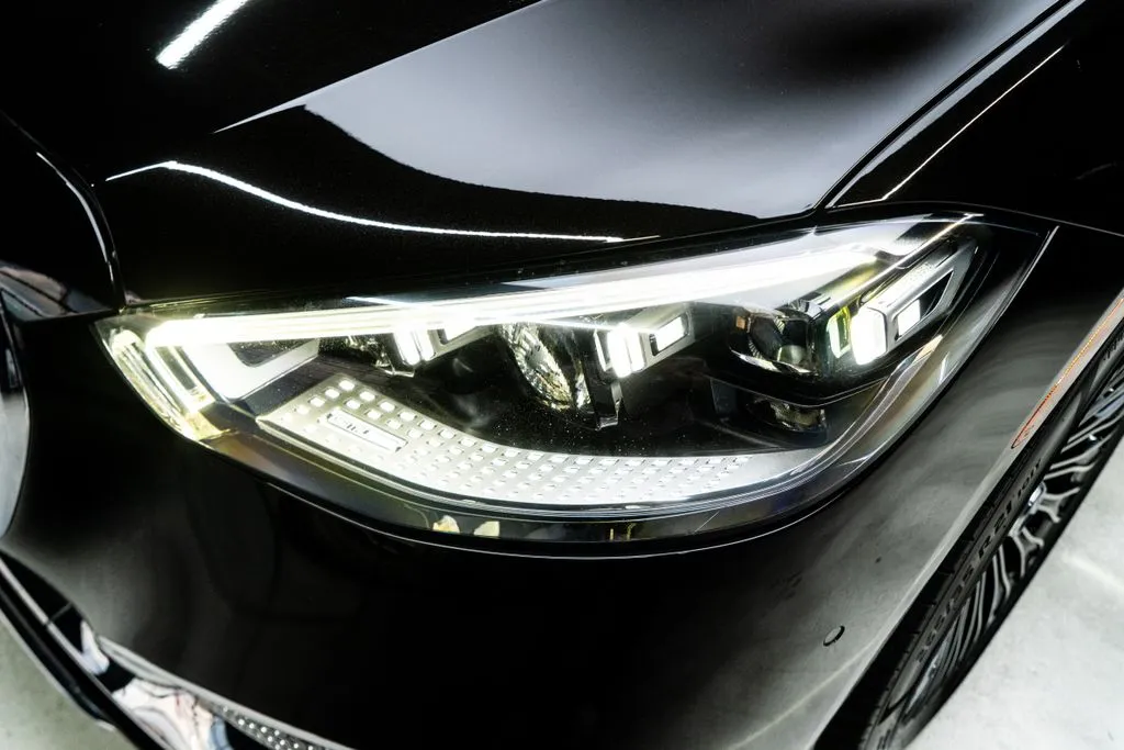 Mercedes-Benz S-Class photo 3