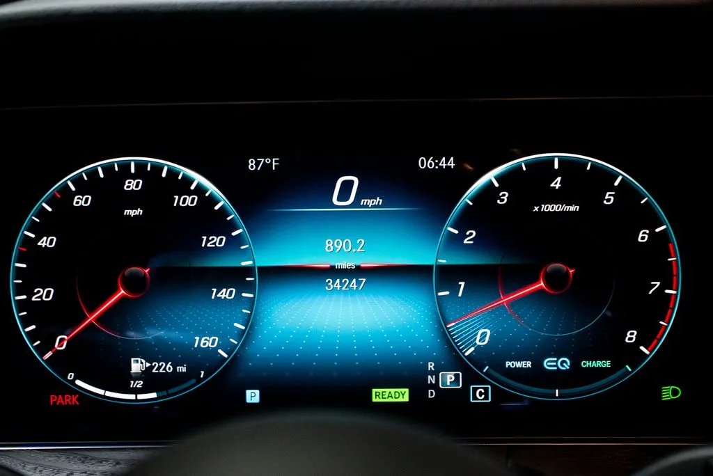 Mercedes-Benz E-Class photo 32