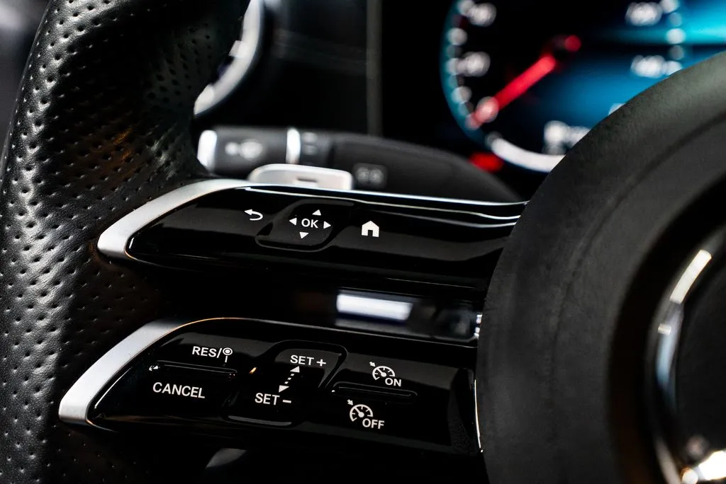Mercedes-Benz E-Class photo 30