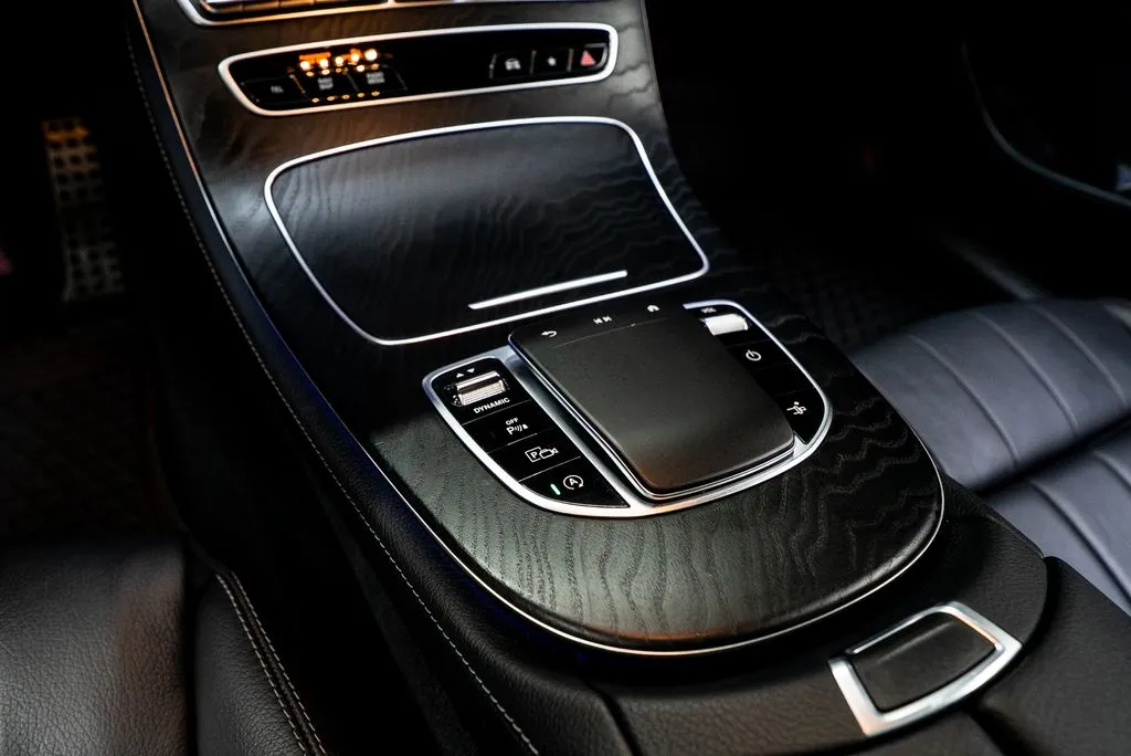 Mercedes-Benz E-Class photo 38