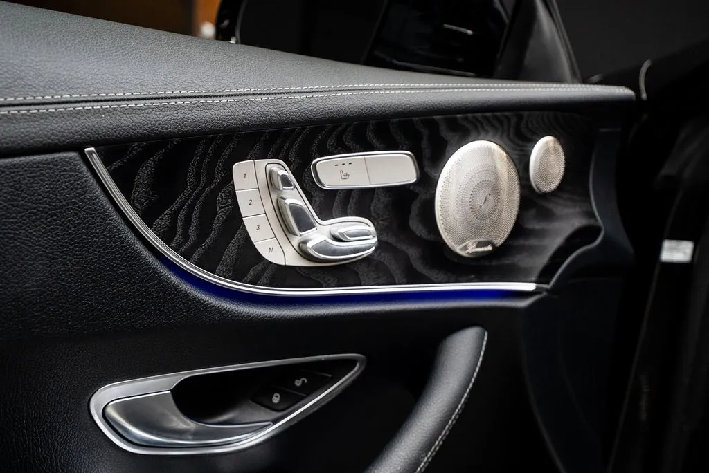 Mercedes-Benz E-Class photo 24