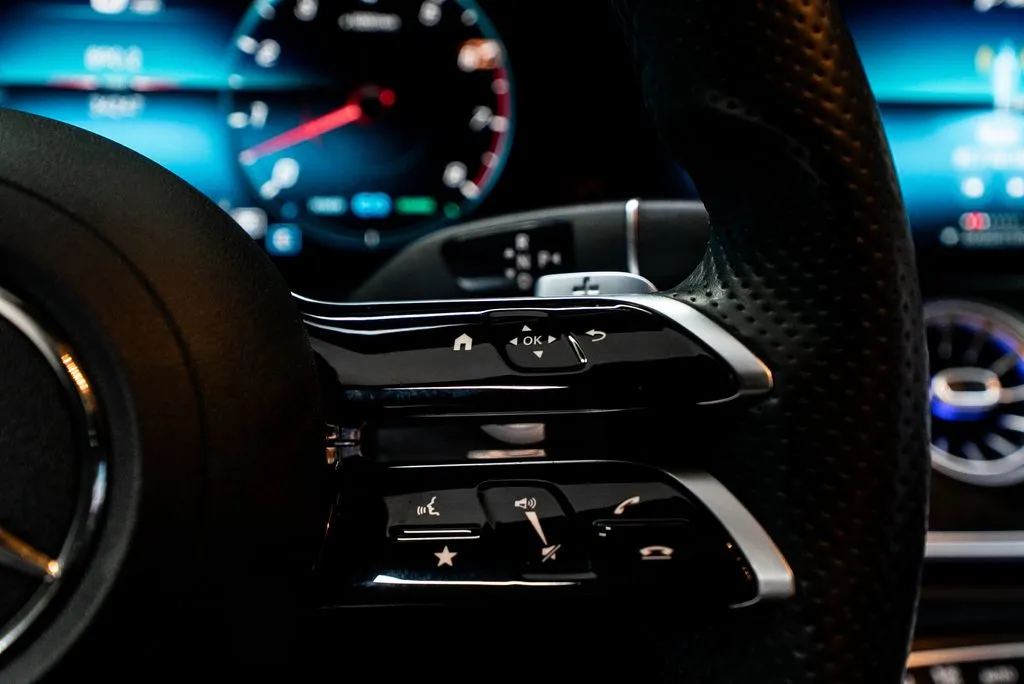 Mercedes-Benz E-Class photo 31