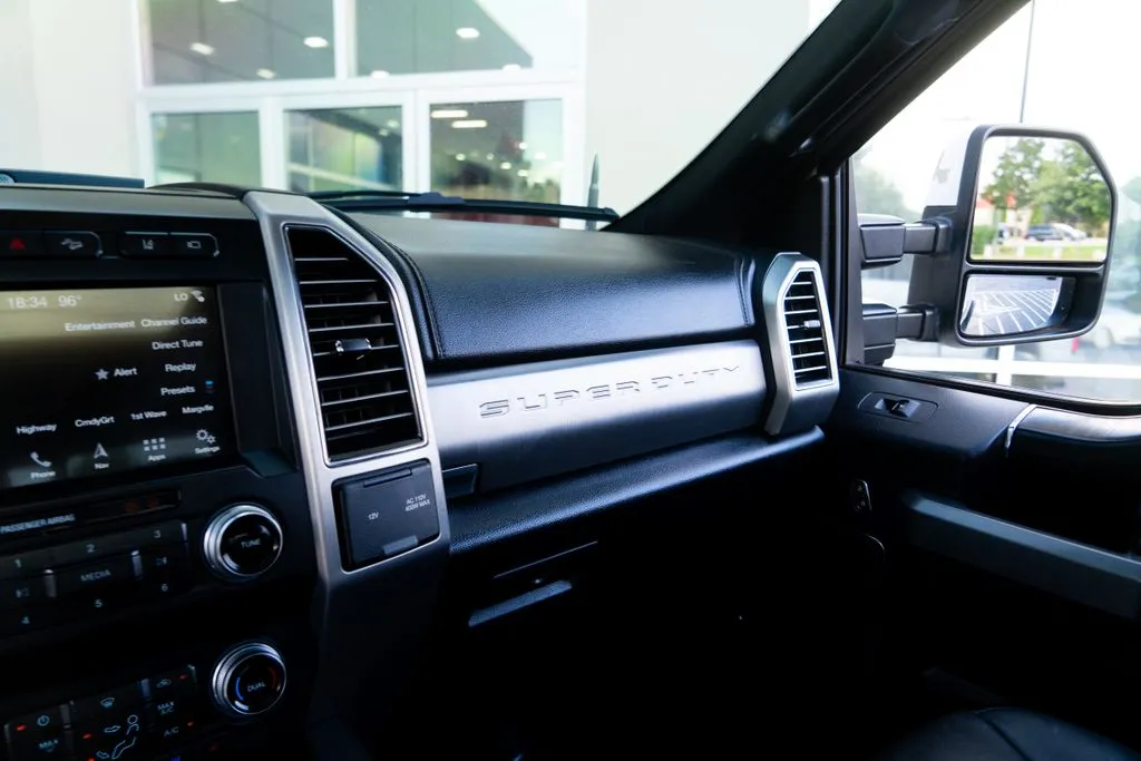 Ford F-250SD photo 30