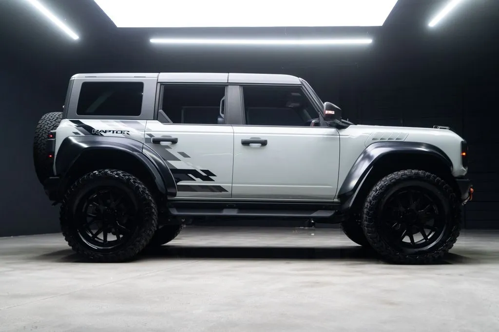 Ford Bronco photo 16