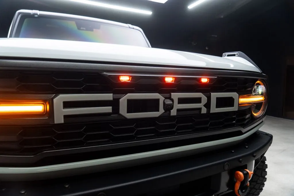 Ford Bronco photo 8