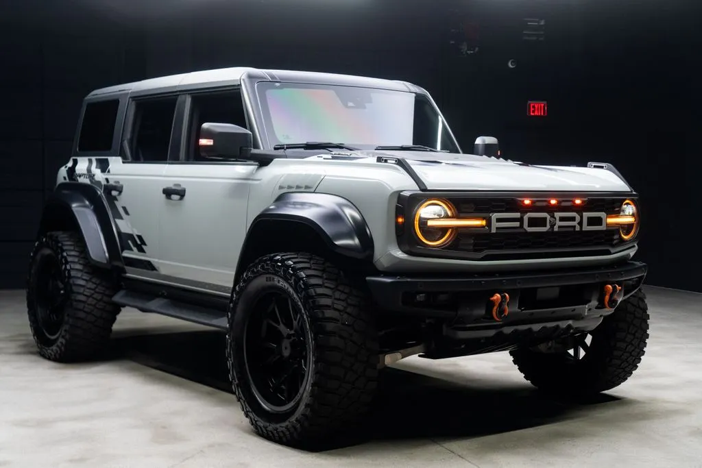 Ford Bronco photo 13