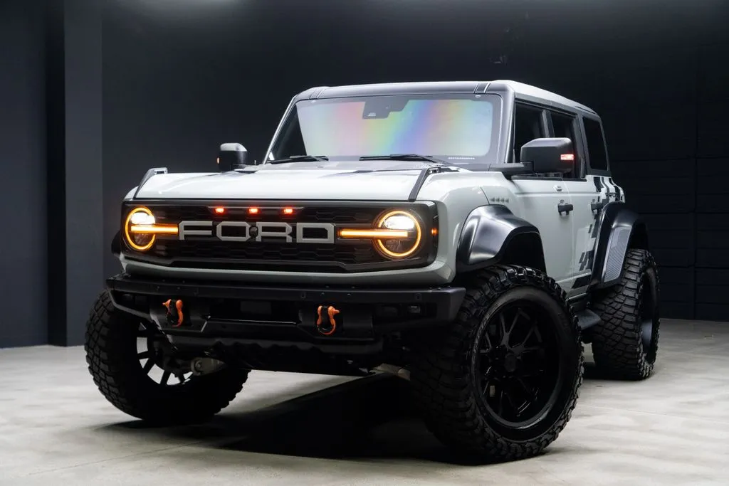 Ford Bronco photo 3