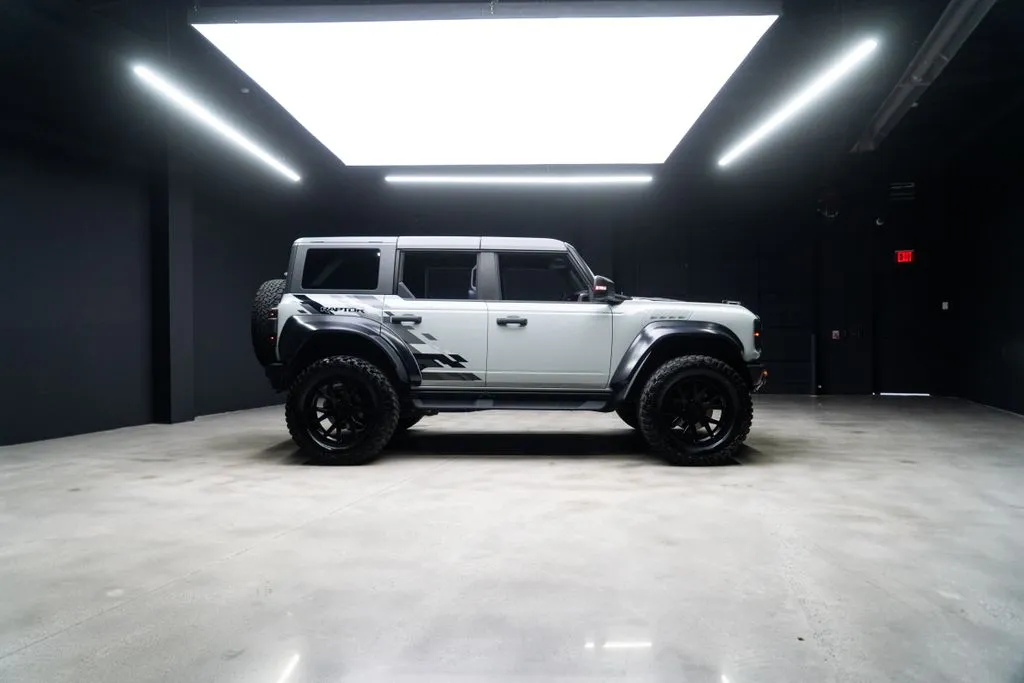 Ford Bronco photo 15