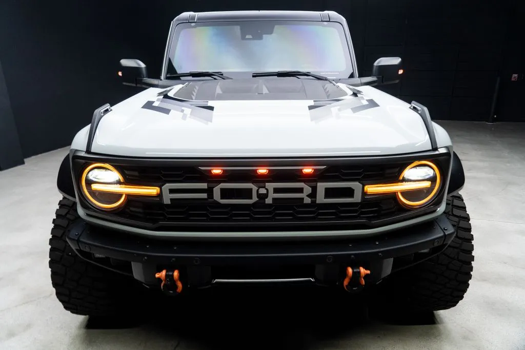 Ford Bronco photo 7